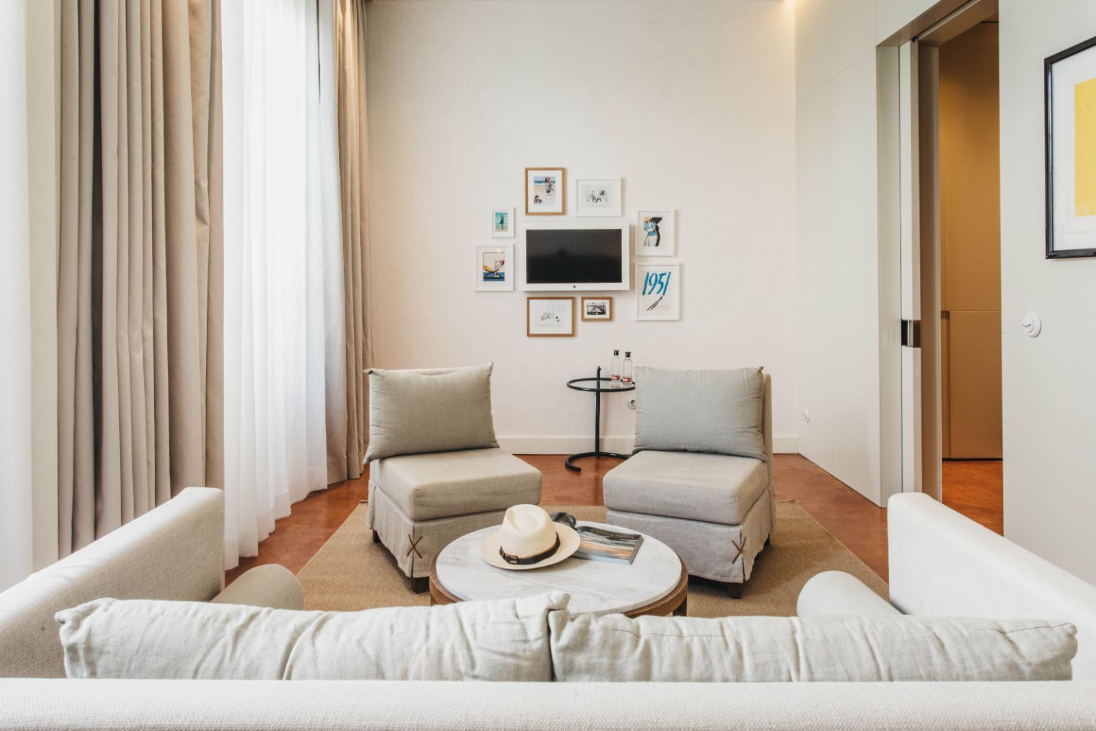 Junior Suite - Disponible en Can Faustino, Cal Bisbe y Can Sebastià
