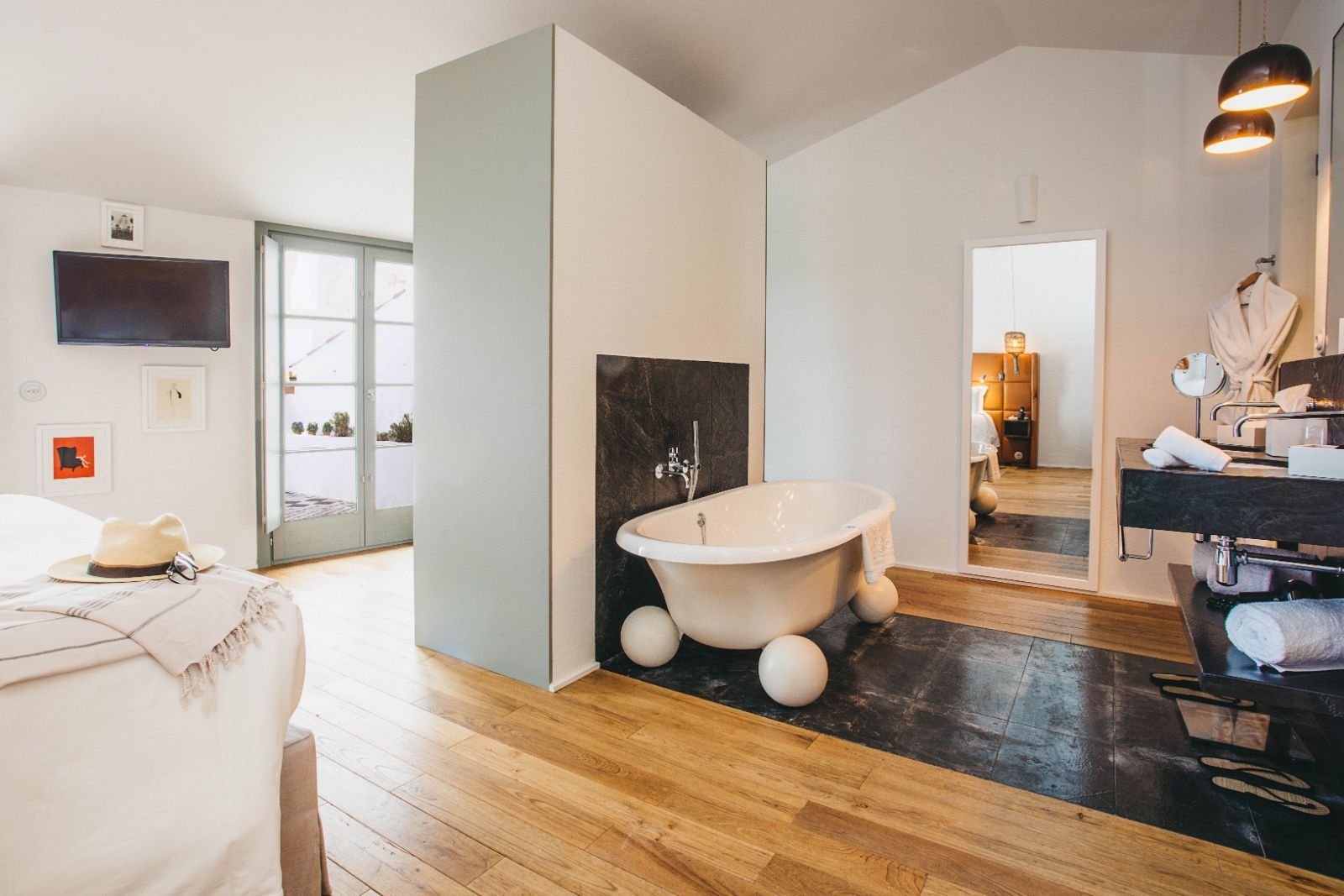 Suite with terrace - Disponible en Can Faustino, Cal Bisbe y Can Sebastià