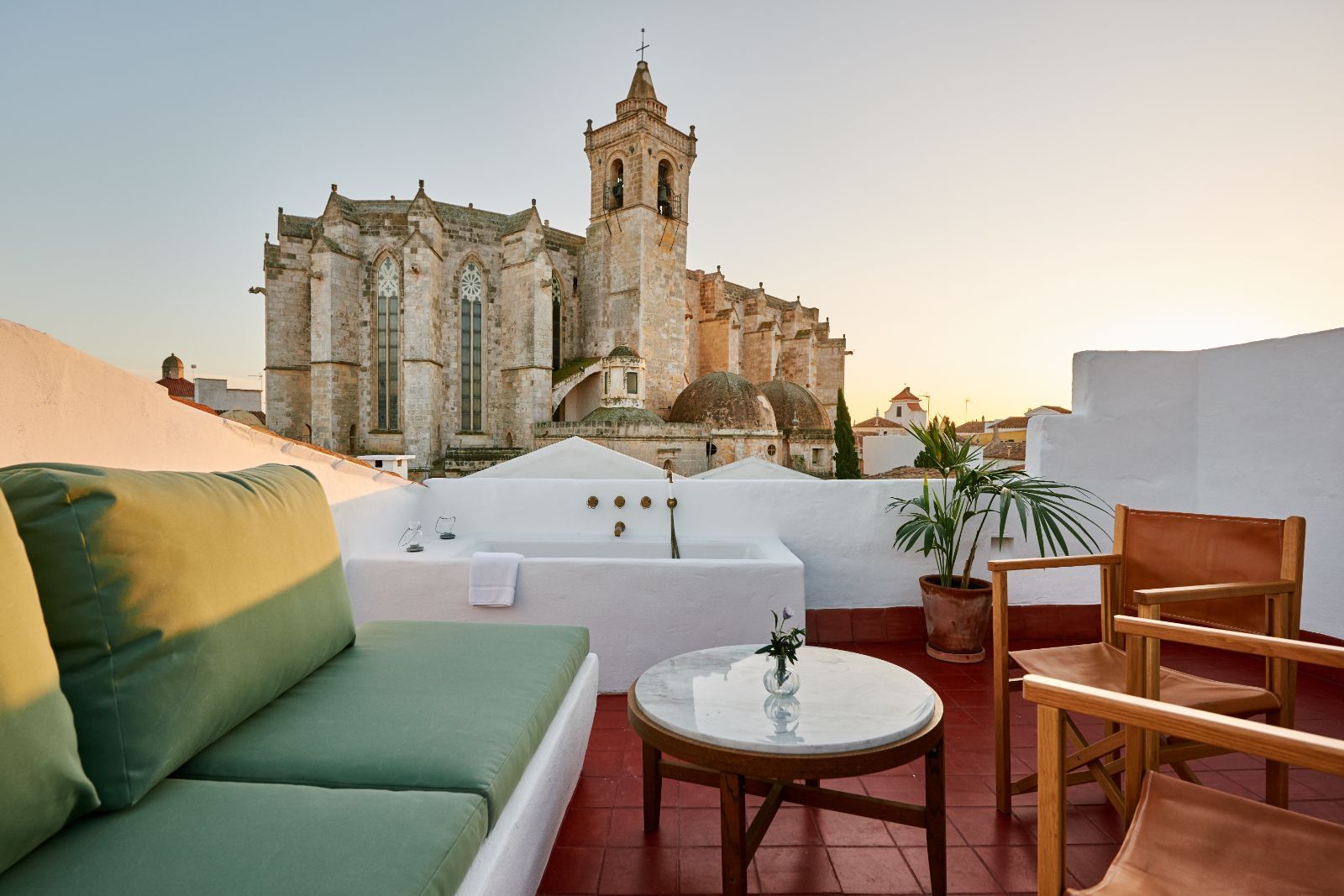 Suite with terrace - Disponible en Can Faustino, Cal Bisbe y Can Sebastià
